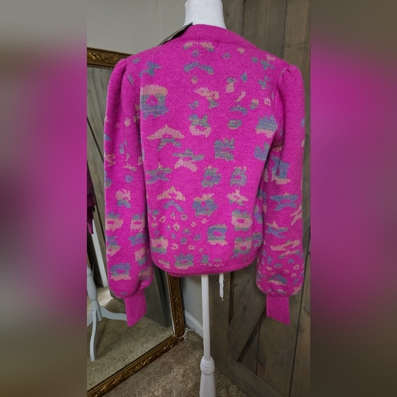 FATE Pink Puff Sleeve leopard sweater. Size medium NWT - Picture 11 of 13
